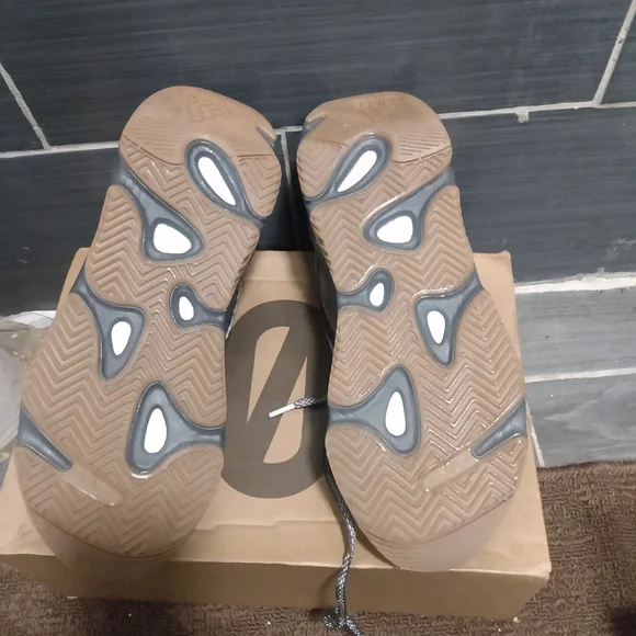 YEEZY BOOST 700 GEODE
